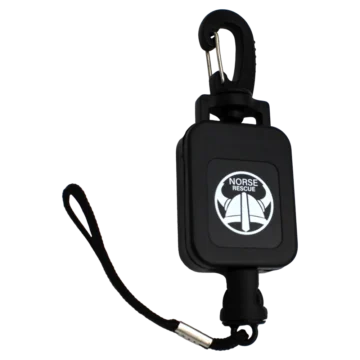 The NORSE RESCUE® Scissor Retractor RT2 is a highly durable tool designed for professionals, featuring a 27kg break strength with a stainless steel cable encased in Nylon for optimal strength and flexibility. This saltwater-proof retractor is equipped with a quick connect system for easy attachment, making it ideal for rescue operations and maritime use. - EE-00011