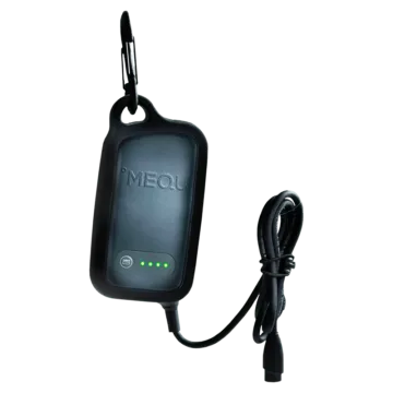 The MEQU Starter Kit includes a Power Pack, Charger, and 5 °M Warmers designed for emergency IV blood transfusions. This portable system rapidly warms fluids, heating blood from cold to body temperature in seconds, ensuring fast and reliable care in critical situations.