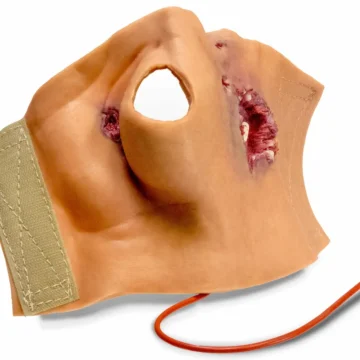 The Deluxe Moulage Kit by Techline Trauma is a comprehensive, portable trauma simulation set featuring ten high-fidelity wound models and an integrated bleeding system. Designed for real-world training, it supports diverse trauma scenarios for paramedics, emergency responders, and military personnel. - SÅR-WW3-000