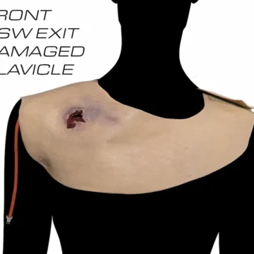The Gunshot Wound Clavicle (Right) is a wearable simulation of a through-and-through gunshot injury, exposing fat, muscle, bone, and tendons. Featuring packable entry and exit wounds, it includes a bleeding system and provides realistic crepitus sensation for enhanced training. - SÅR-WW3-909